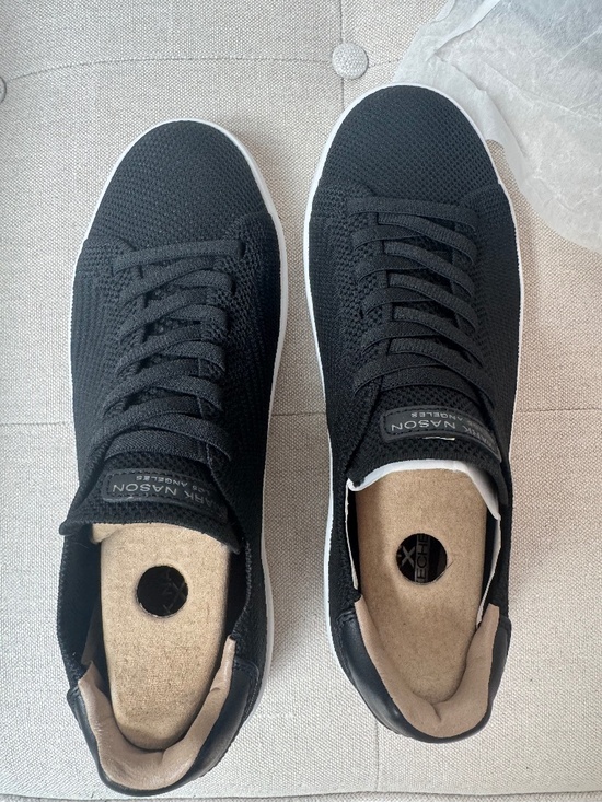 Sketchers Men’s Slip On Sneakers Size 9